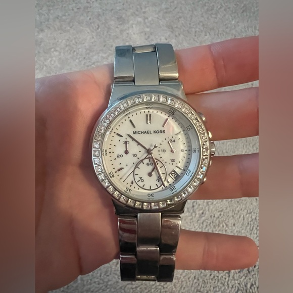 Michael Kors watch- needs battery main image 4